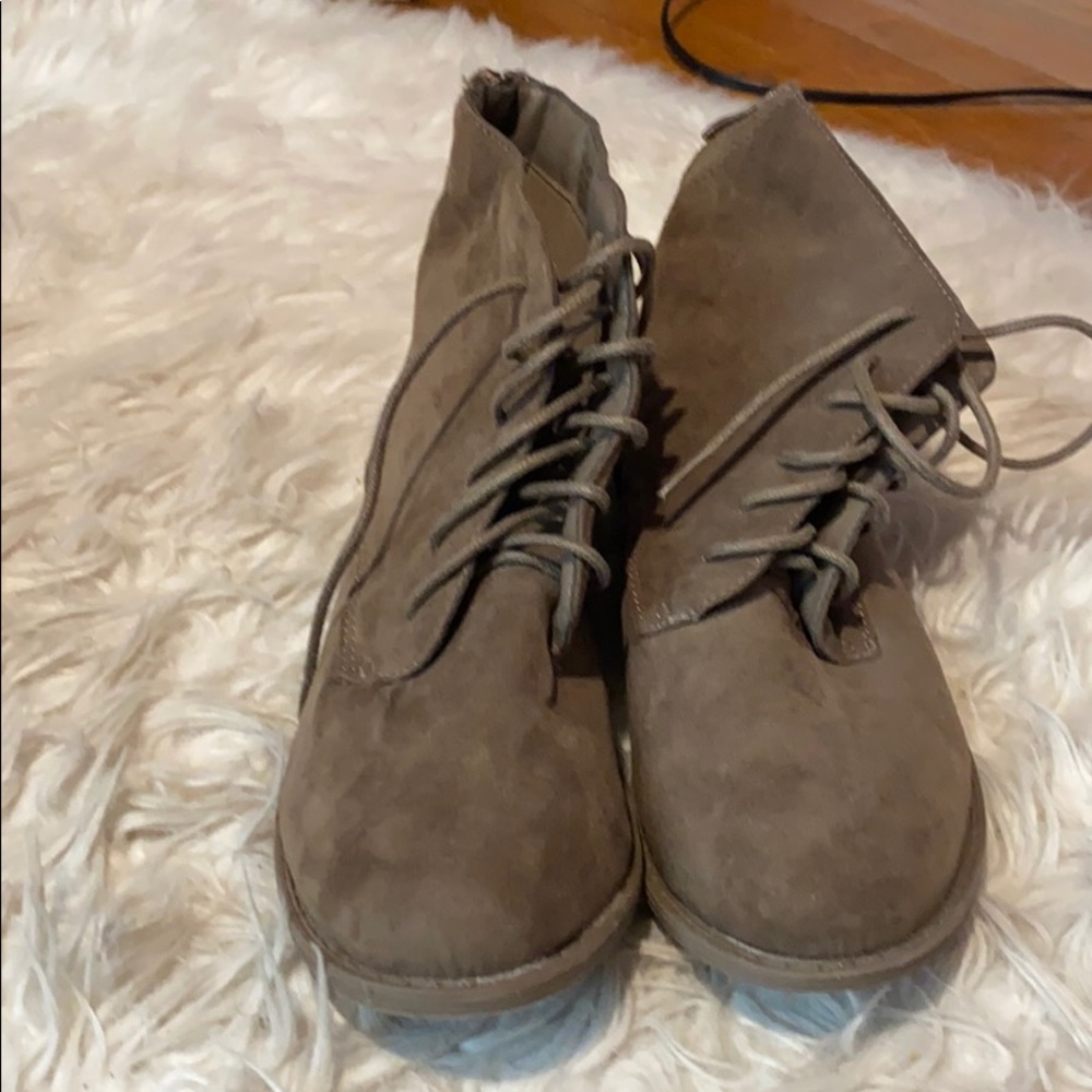 Short brown gray boots